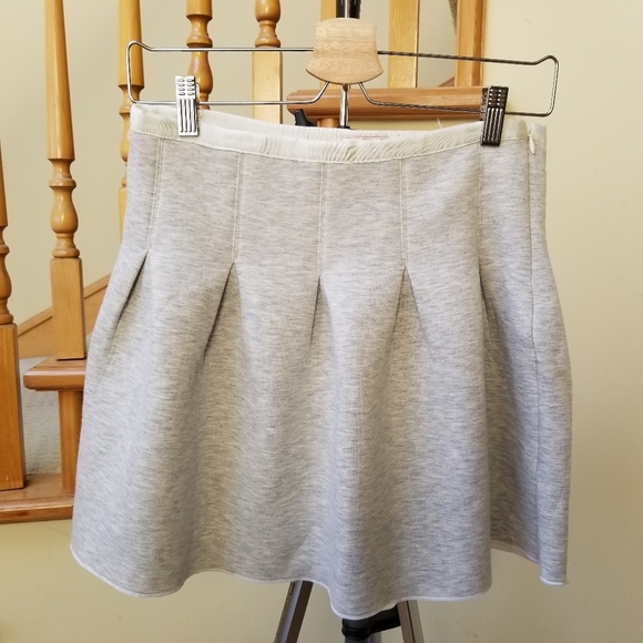 2/$12 Gap Gray Knit Skirt Inverted Pleats Tulip Shape Cute Comfortable Size S - Picture 2 of 7